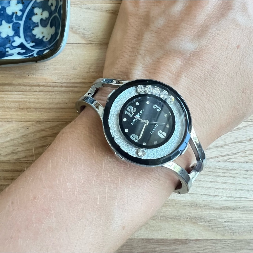 Nouveau ladies silver tone Hinged cuff fashion bracelet watch NEW BATTERY